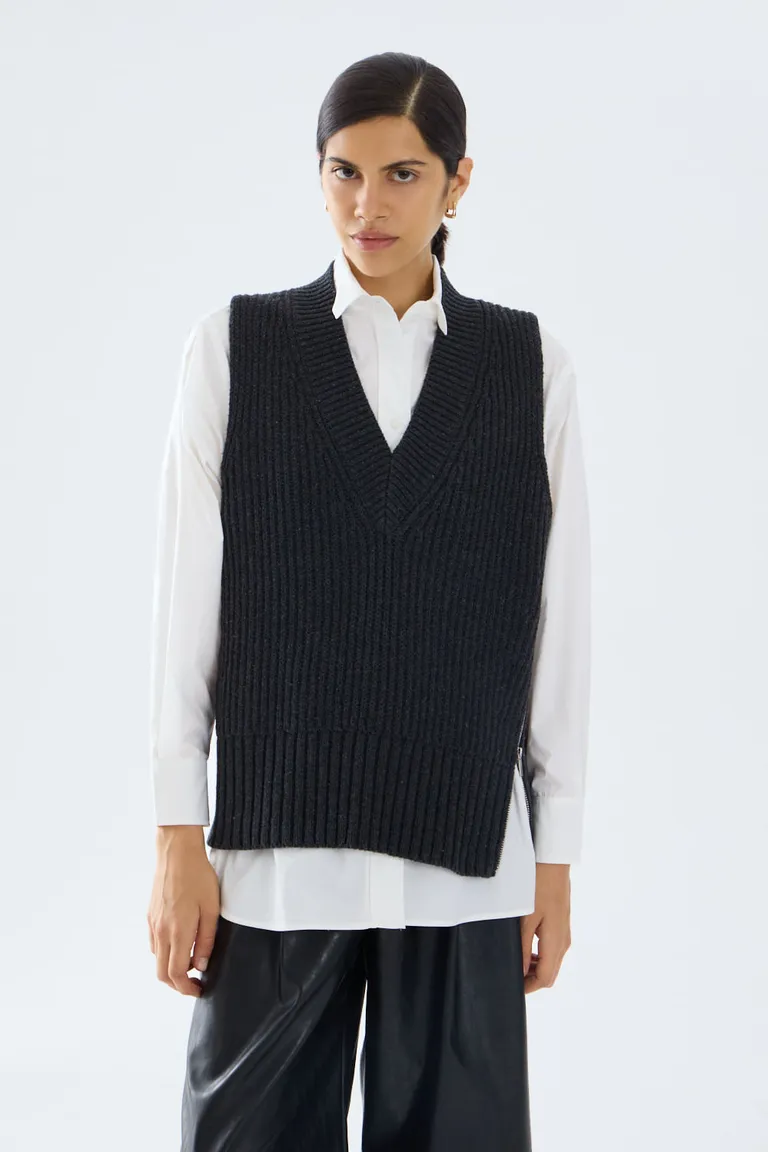 Chaleco tejido con escote en V y diseño relaxed con detalles laterales de Portsaid en Chalecos para argentina