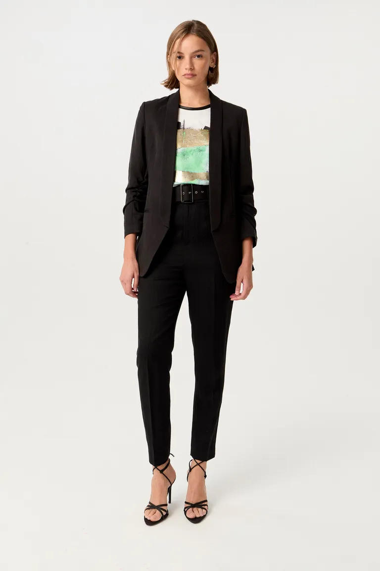 Remera de satén negra con estampa en foil y diseño relajado de Markova en Remeras para argentina