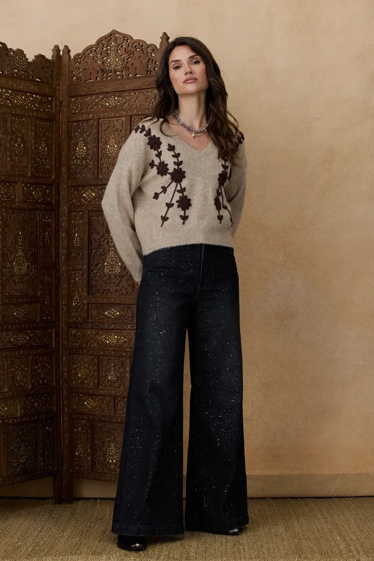 Sweater tejido con escote en V y bordados florales frontales de Indiastyle en Buzos y Sweaters para argentina