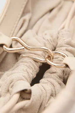 Mini bandolera estilo shopper de Mango en Bolsos y Carteras para argentina