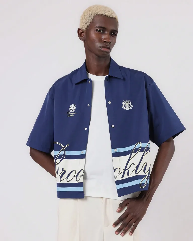 Camisa boxy brooklyn estilo retro de Sumwon en Camisas para argentina