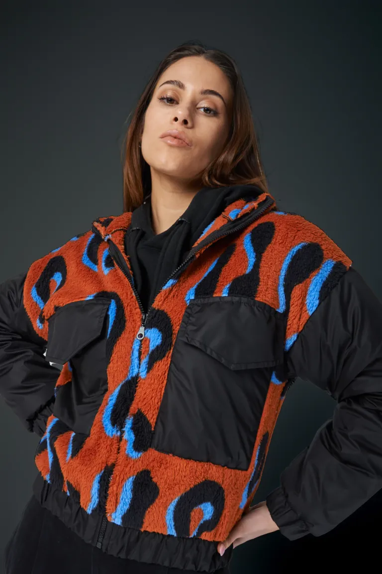 Chaqueta con estampado llamativo y diseño envolvente para un look moderno y sofisticado de Apricot en Chaquetas para argentina