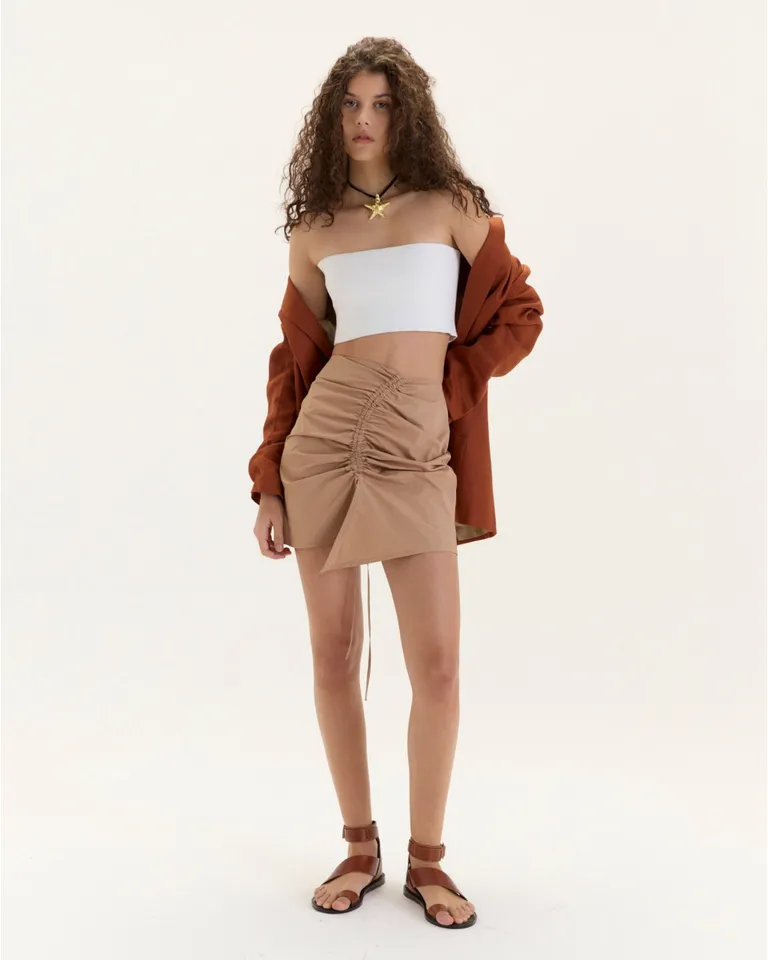 Falda Lucía: Prenda Corta de Poplín con Diseño Fruncido y Tajo Lateral de Blue Sheep en Faldas para argentina