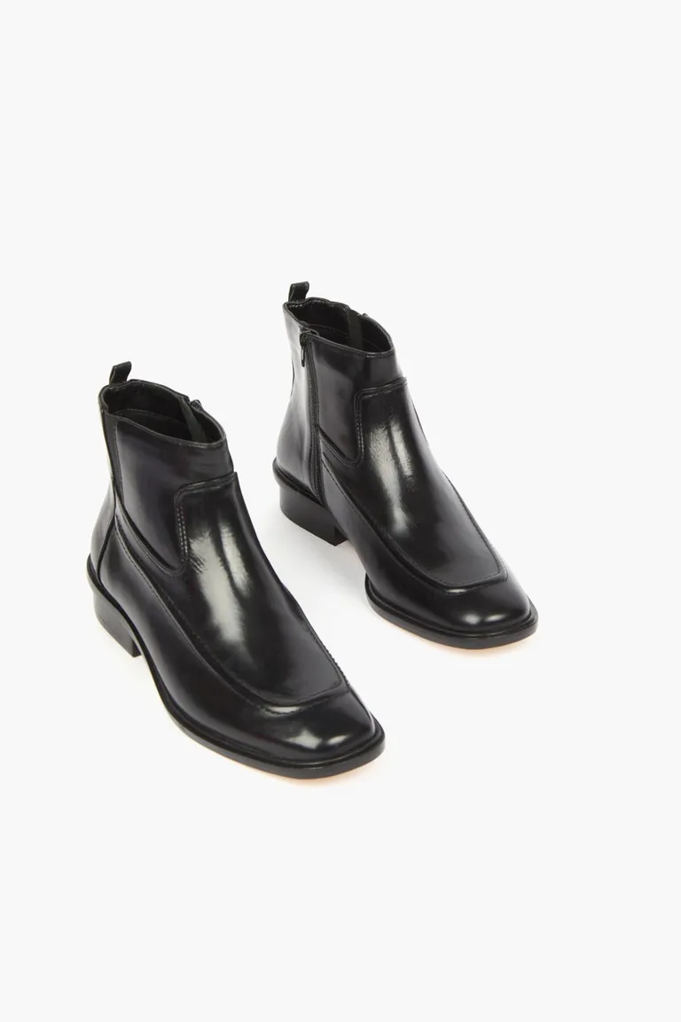 Botineta de caña baja con cierre lateral, elástico y costuras decorativas en capellada de Mishka en Botas y Botinetas para argentina