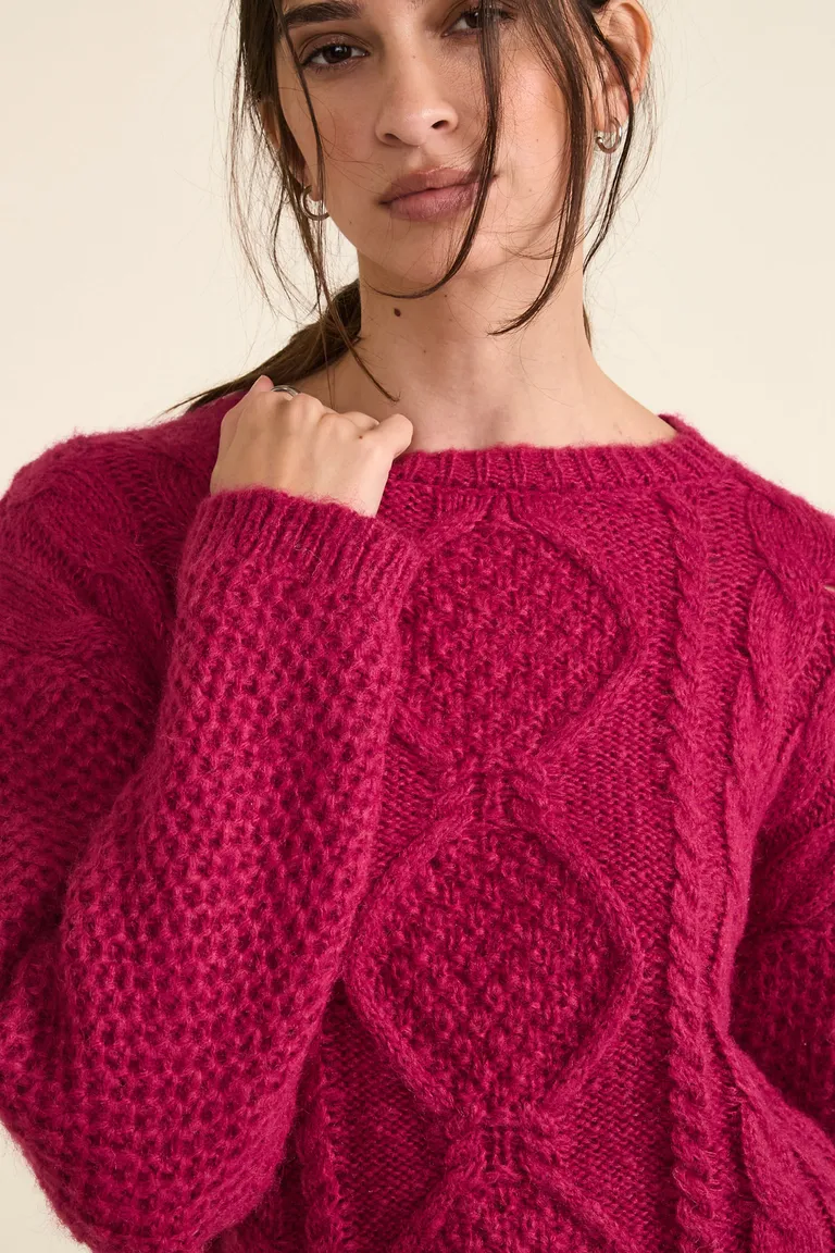 Sweater tejido de punto con diseño de trenzas y escote redondo de Cuesta Blanca en Buzos y Sweaters para argentina