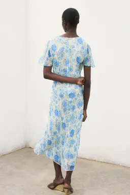 Vestido largo floral manga corta de Mango en Vestidos para argentina