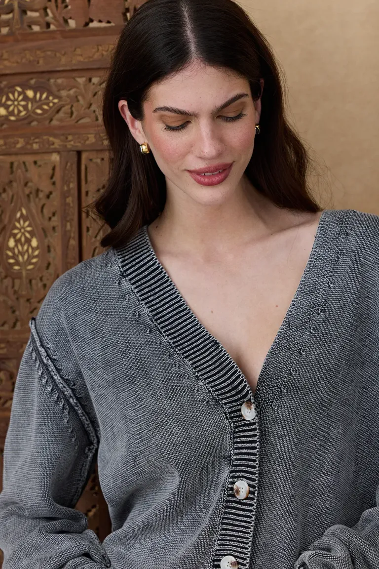 Saco tejido de punto con escote en V y botones frontales de Indiastyle en Buzos y Sweaters para argentina