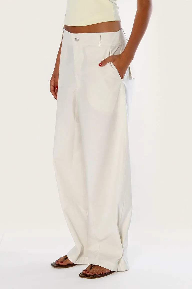 Pantalón plur de cintura sastrera y bolsillos cargo en tela liviana y largo modular de Sofia Sarkany en Pantalones para argentina