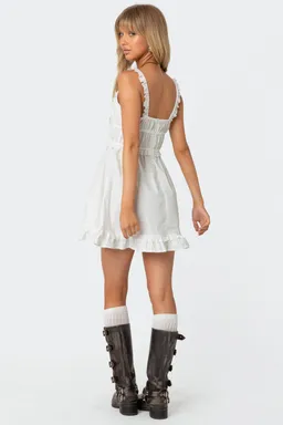 Mini vestido con volantes ojales de Edikted en Vestidos para argentina