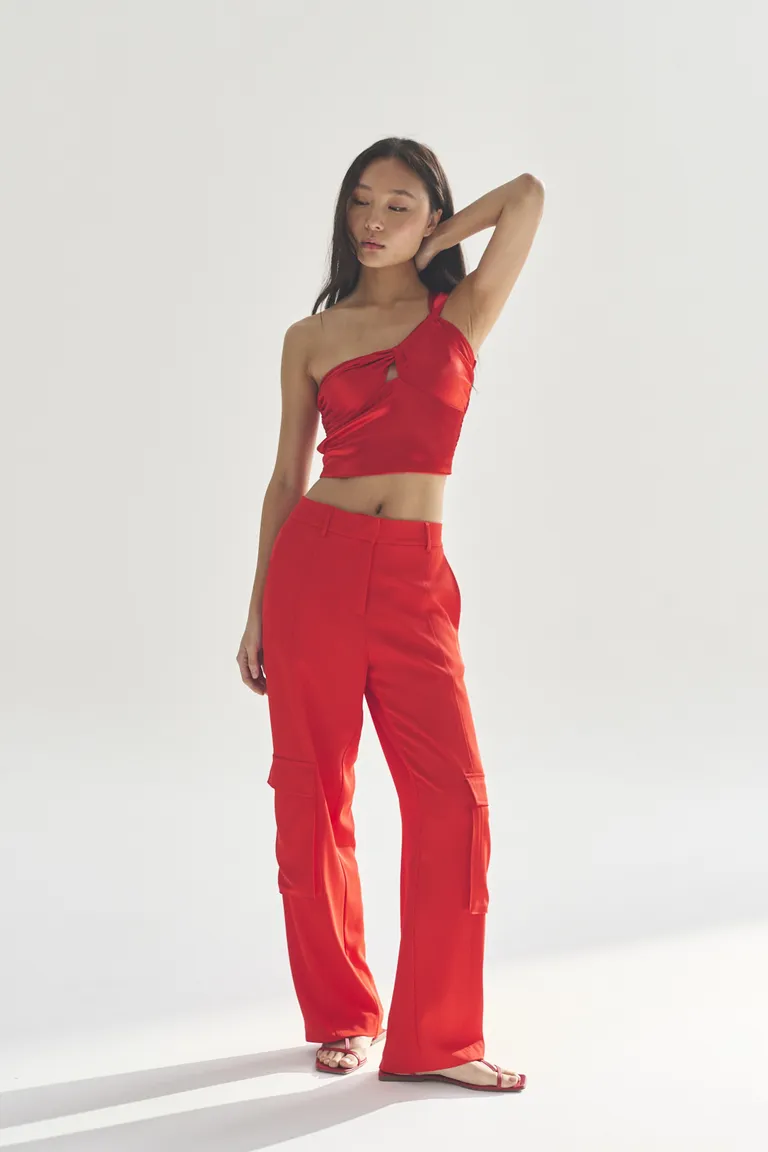 Top de un hombro en rojo para mujer - Elegante y versátil de Akiabara en Tops para argentina
