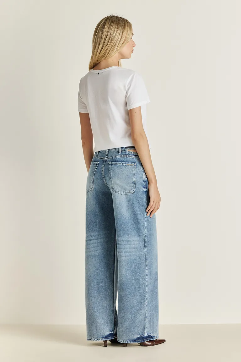 Remera blanca con estampa exclusiva, confeccionada en algodón pima suave y cómoda de Tucci en Remeras para argentina