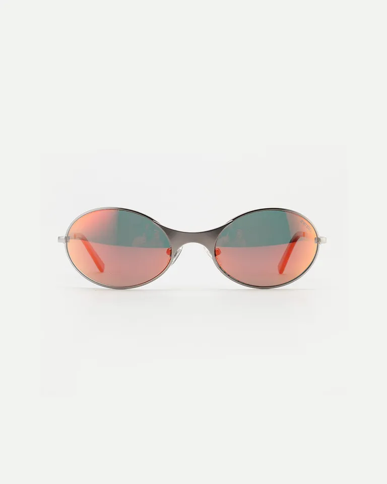 Gafas de sol de diseño curvo con patillas de metal y lentes polarizadas de Ay Not Dead en Anteojos para argentina