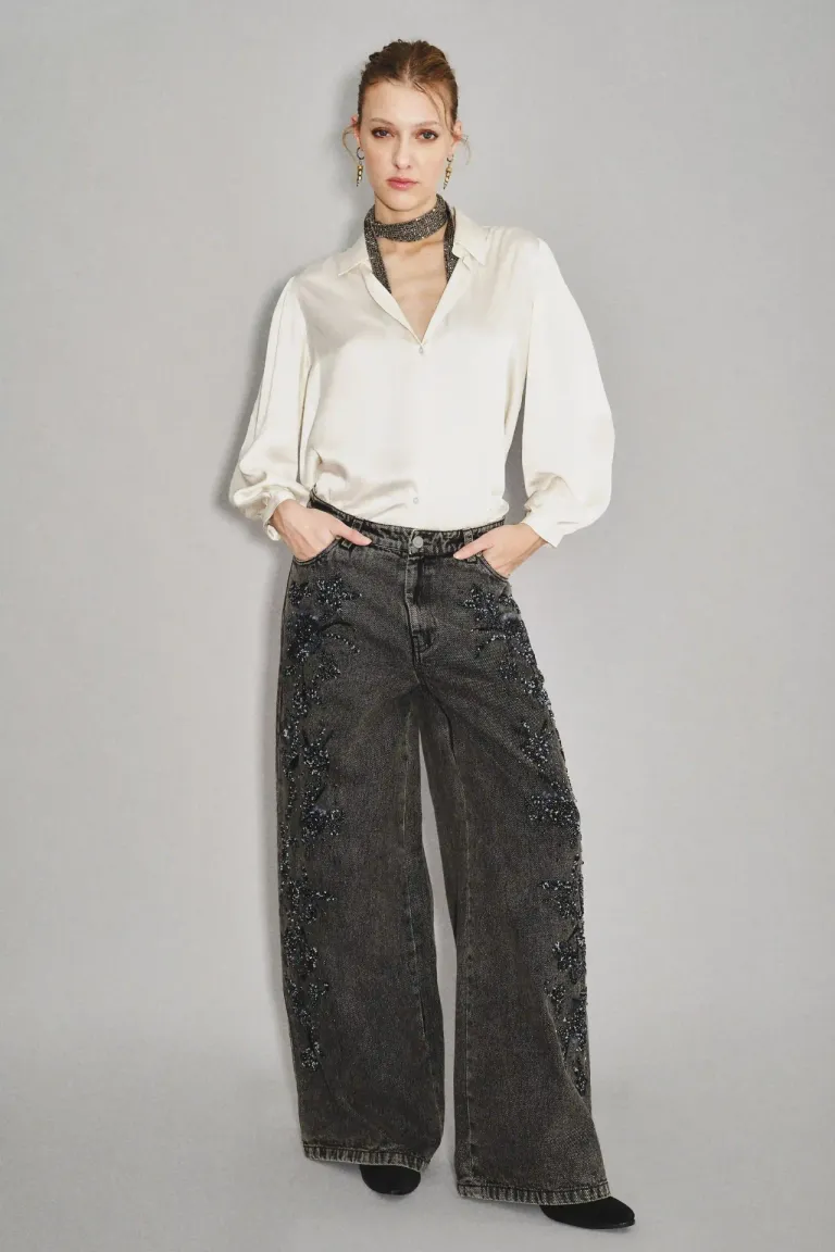 Pantalón de denim con tiro alto y detalles de bordado aplicado en laterales de Rapsodia en Pantalones para argentina