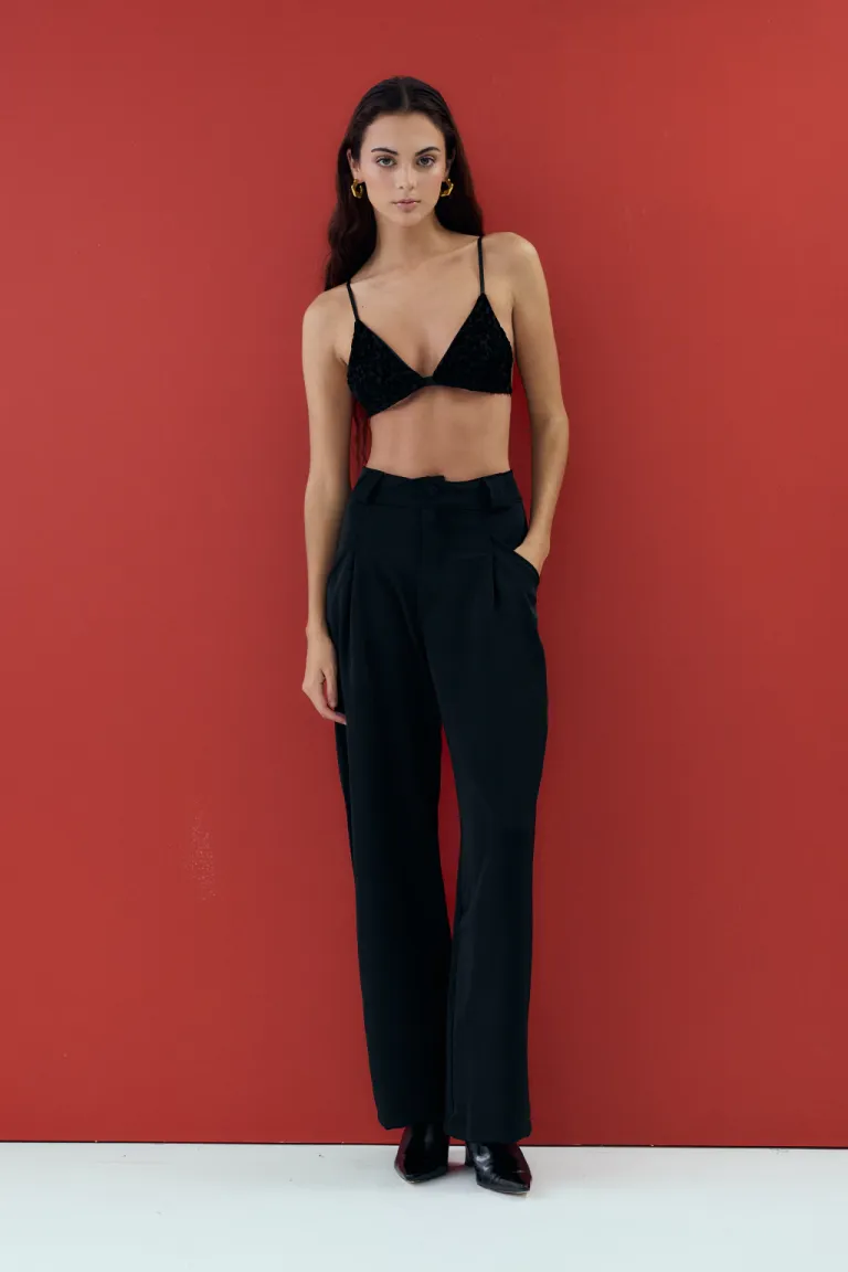 Pantalón de tiro alto en tono rojo, diseño elegante y moderno para la mujer de Audaz en Pantalones para argentina