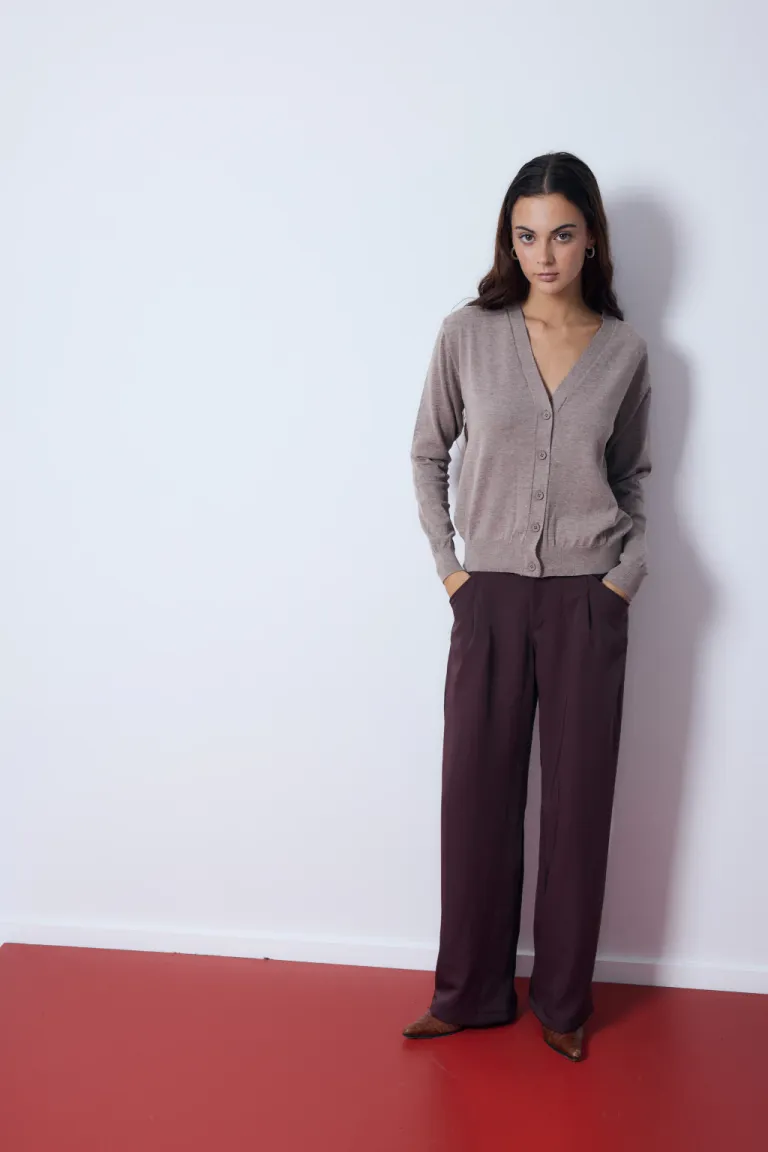 Pantalón de tiro alto en tono rojo, diseño elegante y moderno para la mujer de Audaz en Pantalones para argentina