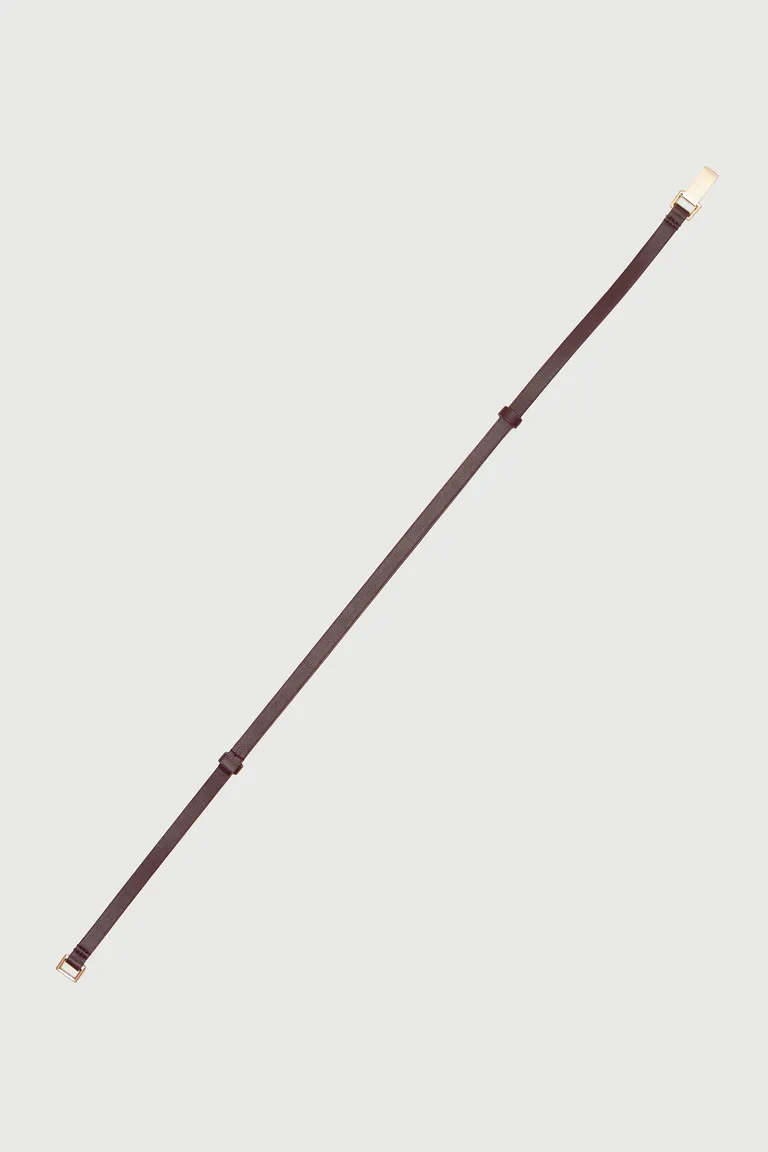 Cinturón de efecto cuero con hebilla metálica, perfecto para completar tus looks de Markova en Cinturones para argentina