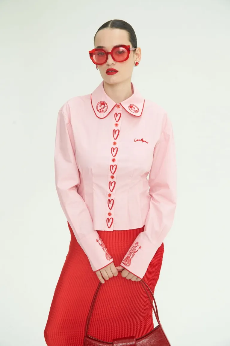 Camisa rosa con bordados Juno, una pieza única y llamativa para tu guardarropa de Las Pepas en Camisas para argentina