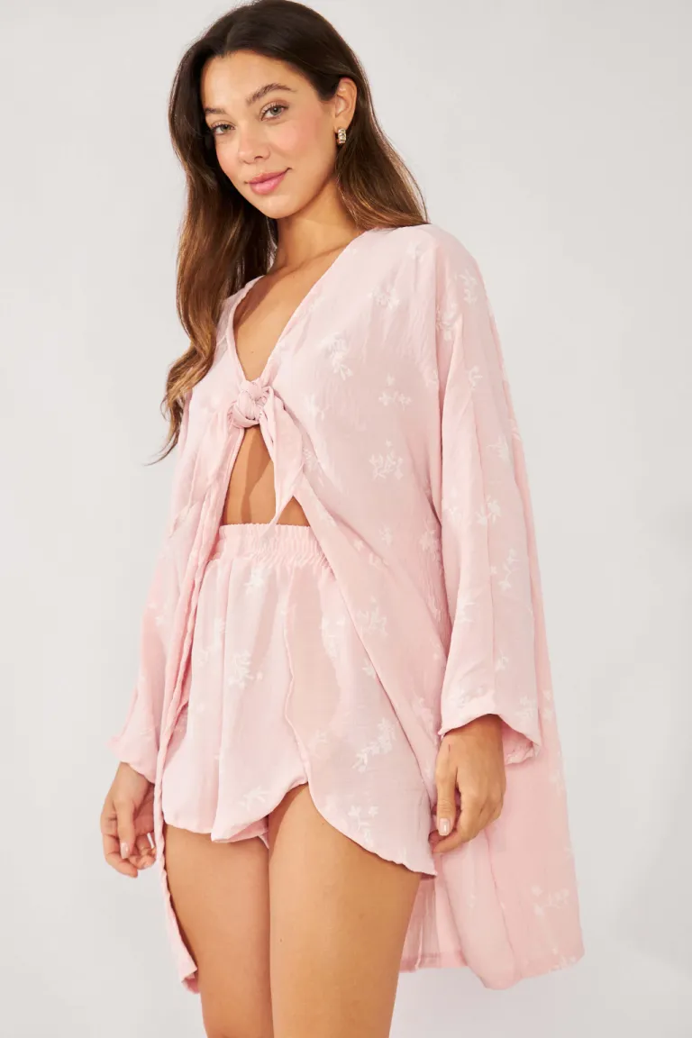 Kimono rosa bordado de estilo amplio y elegante de Belle en Kimonos para argentina
