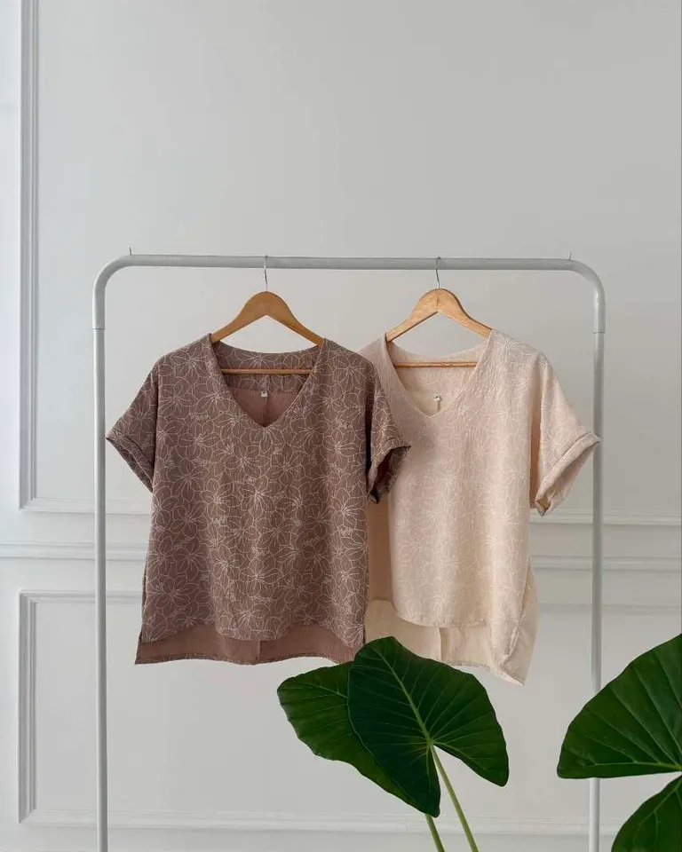 Blusa escote v fake embrodery con doblez en la manga de Hesed en Blusas para argentina