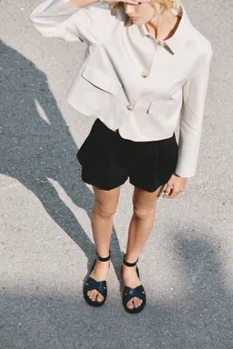Sandalia cuero con hebilla de Mango en Sandalias para argentina