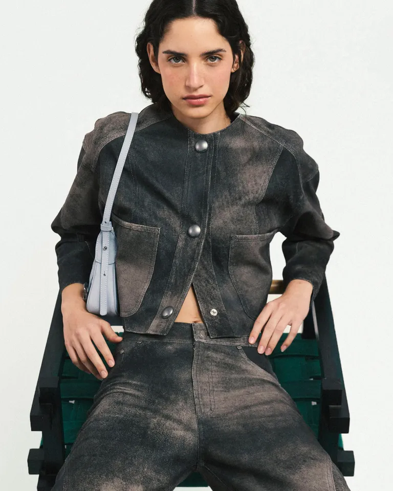 Chaqueta de cuero negro con detalles en metal para mujer de Jazmin Chebar en Chaquetas para argentina