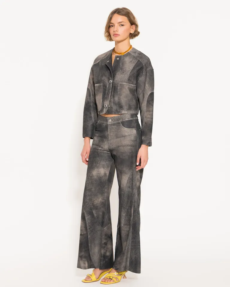 Chaqueta de cuero negro con detalles en metal para mujer de Jazmin Chebar en Chaquetas para argentina