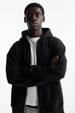 Sudadera capucha básica cremallera de Pull&Bear en Buzos y Sweaters para argentina