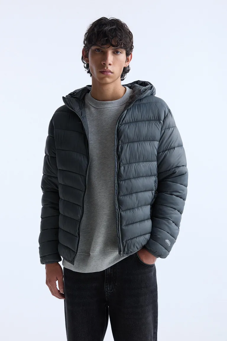 Campera acolchada ligera capucha de Pull&Bear en Abrigos y Camperas para argentina