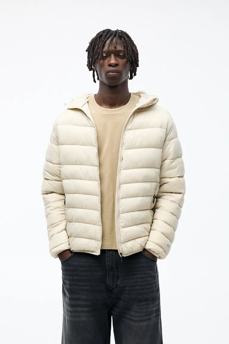 Campera acolchada ligera capucha de Pull&Bear en Abrigos y Camperas para argentina