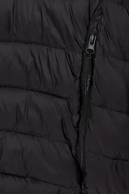Campera acolchada ligera capucha de Pull&Bear en Abrigos y Camperas para argentina