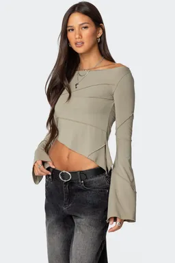 Top maura cuello barco asimétrico de Edikted en Tops para argentina