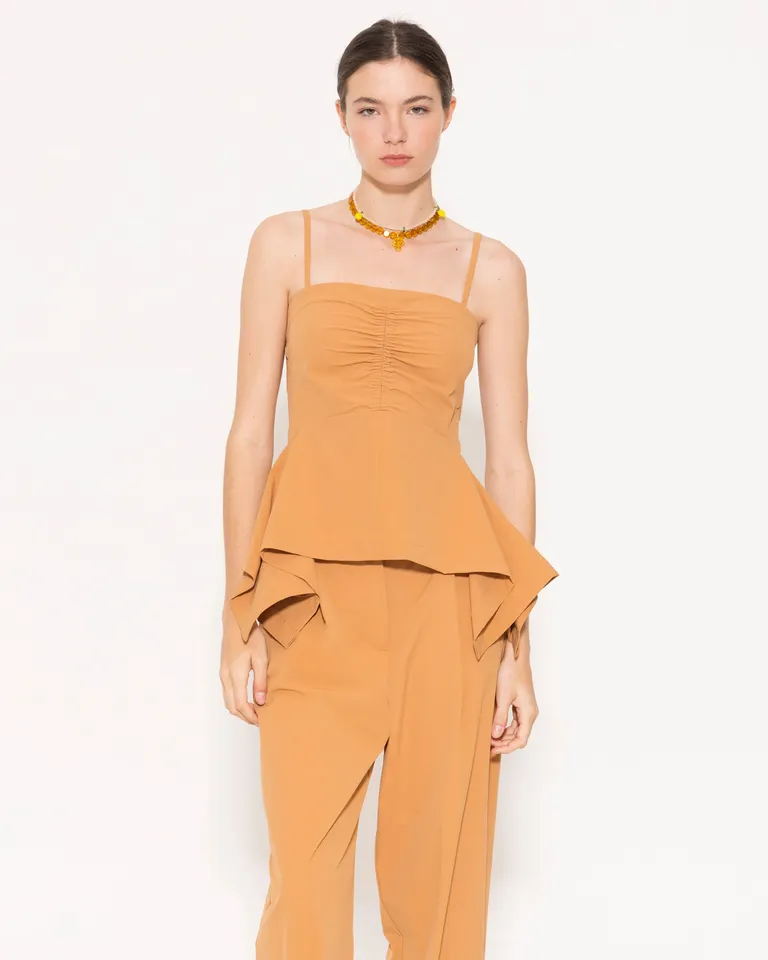 Top dennis strapless naranja con frunce en el delantero y faldón en forma de quilla de Jazmin Chebar en Tops para argentina