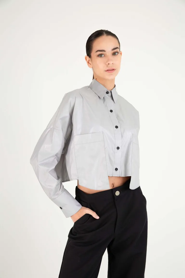 Camisa Angie: Diseño Clásico y Elegante para un Estilo Moderno de Naíma en Camisas para argentina