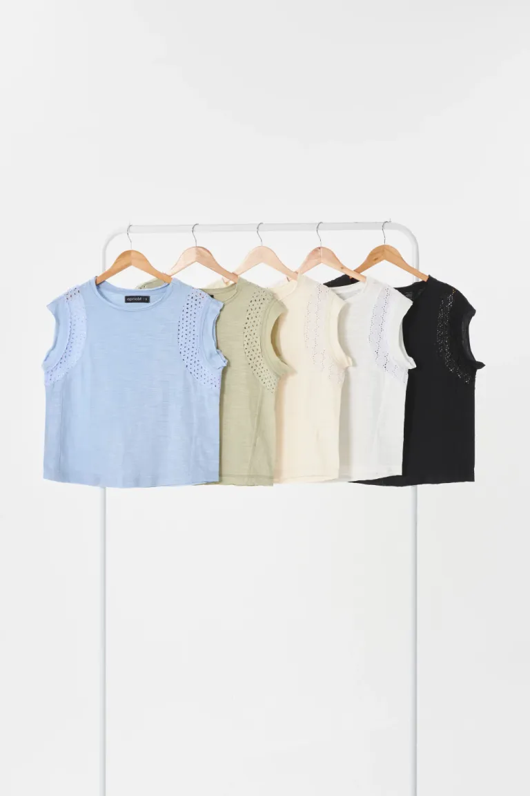 Remera beige con detalles únicos para mujer de Apricot en Remeras para argentina