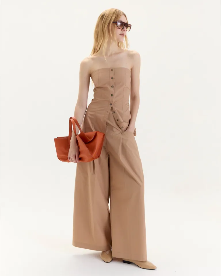 Top Victoria: Diseño ceñido con recortes y espalda abierta para looks elegantes y de estilo de Blue Sheep en Tops para argentina