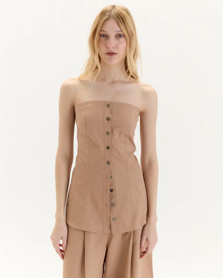 Top Victoria: Diseño ceñido con recortes y espalda abierta para looks elegantes y de estilo de Blue Sheep en Tops para argentina