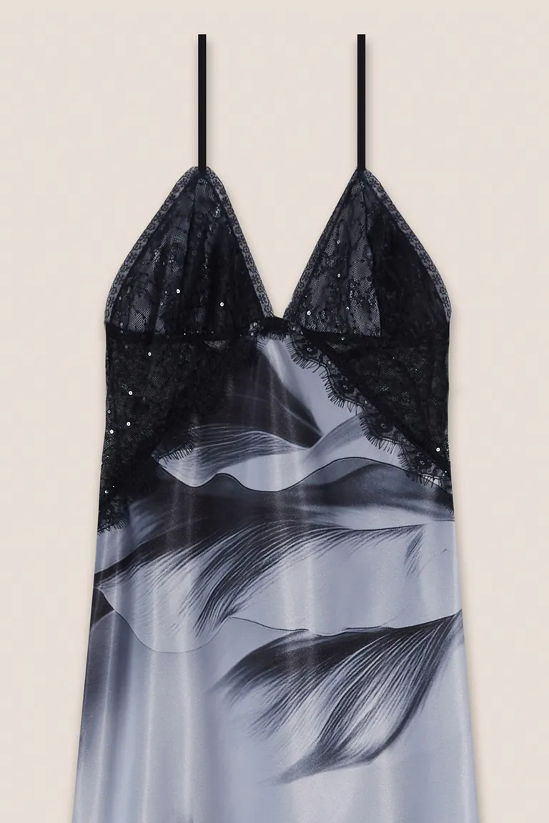 Vestido satinado con estampa exclusiva y detalles de encaje bordado de Tucci en Vestidos para argentina