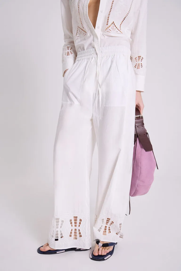 Pantalón ancho de algodón blanco con bordados calados en la botamanga de Maria Cher en Pantalones para argentina