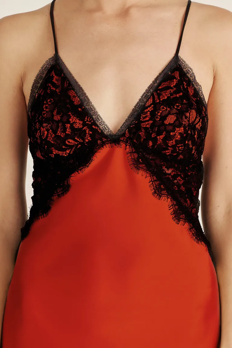 Vestido de fiesta rojo con detalles de encaje y lentejuelas - Prenda icónica para la temporada de Tucci en Vestidos para argentina