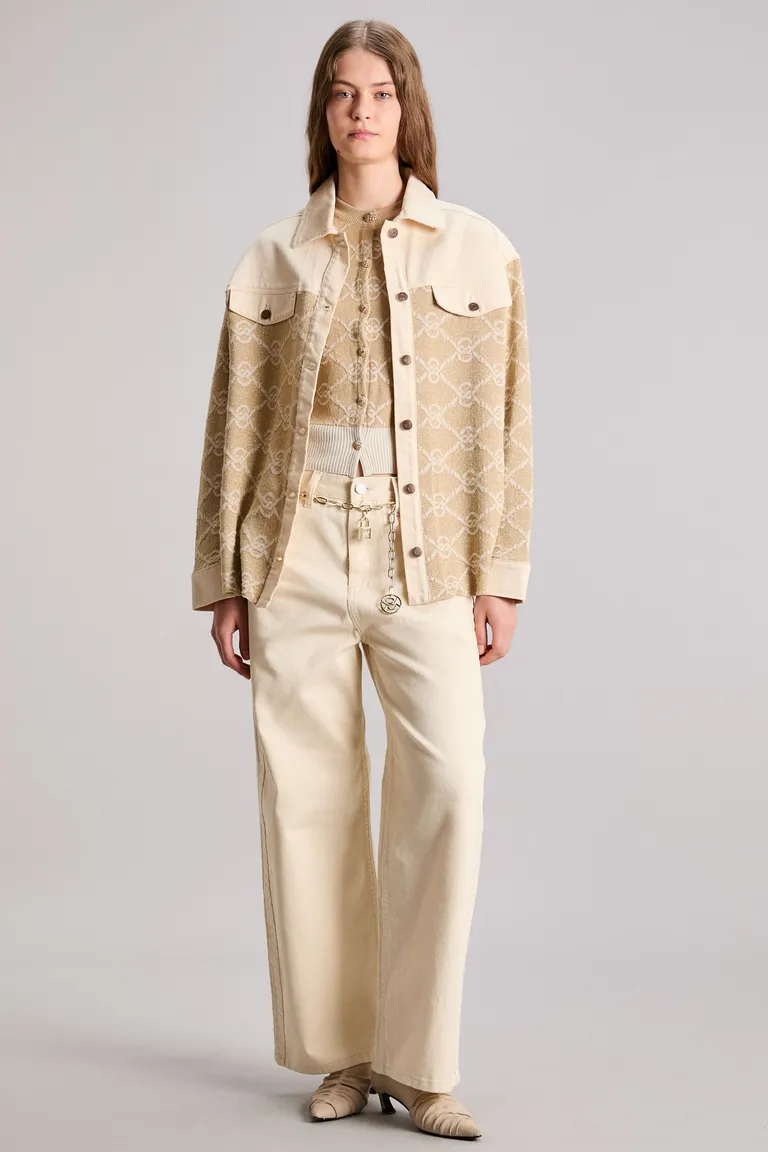 Chaqueta oversize de diseño exclusivo en tejido jacquard con aplicaciones de bull de Kosiuko en Chaquetas para argentina
