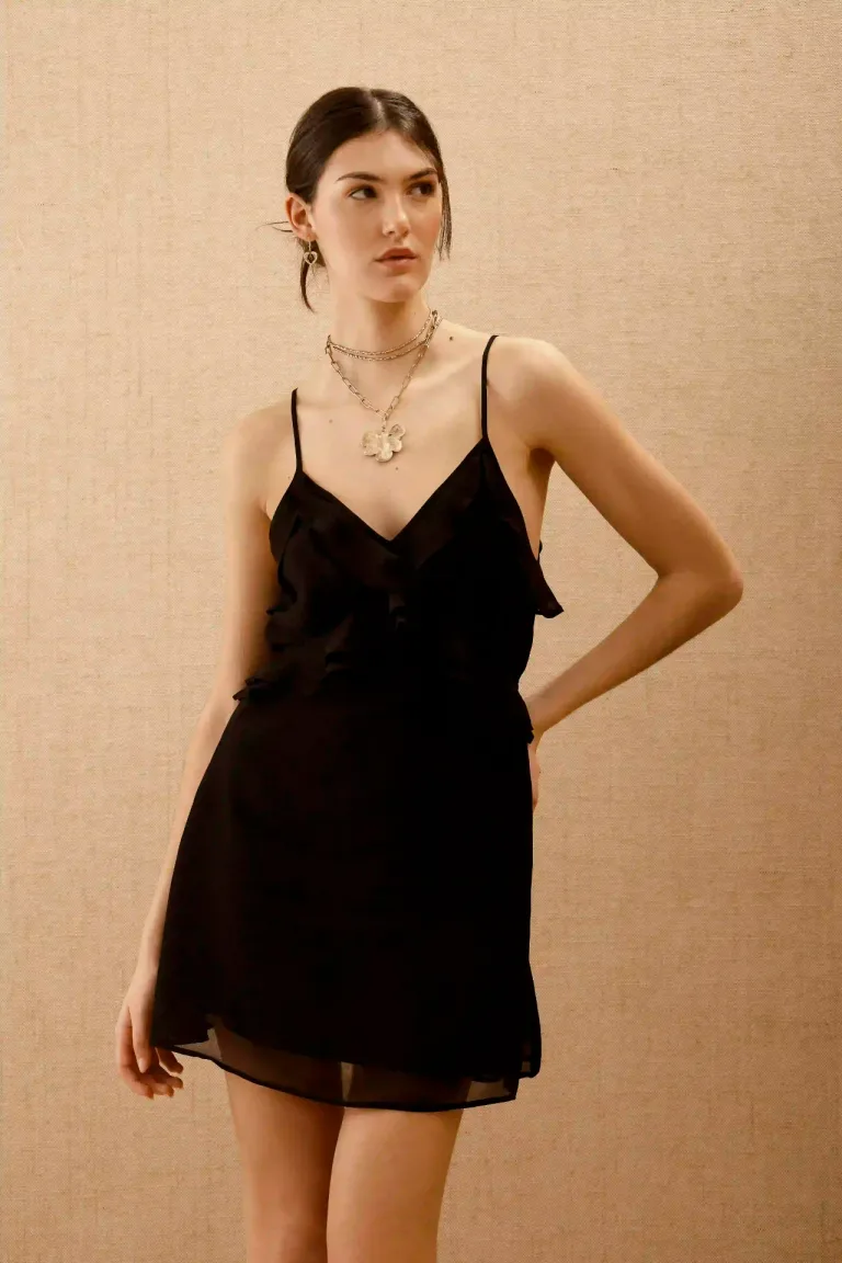 Vestido corto de viscosa georgette con escote en V y espalda descubierta de Rapsodia en Vestidos para argentina