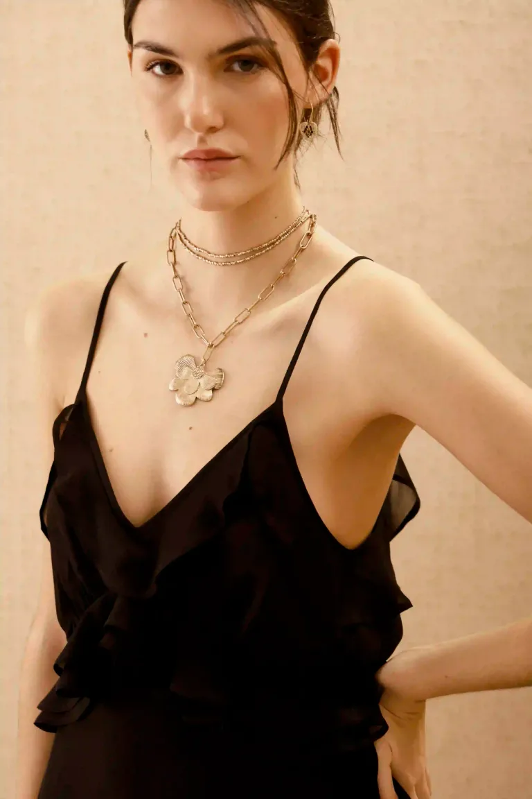 Vestido corto de viscosa georgette con escote en V y espalda descubierta de Rapsodia en Vestidos para argentina