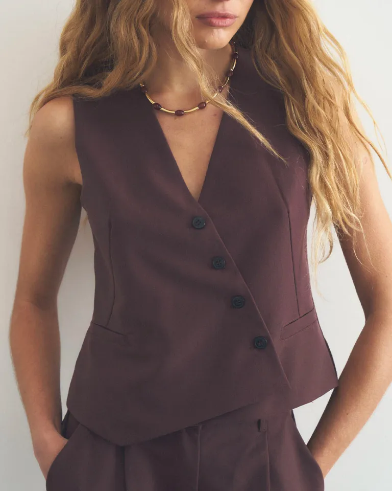 Chaleco asimétrico marrón con pinzas y botones laterales de Sky en Chalecos para argentina