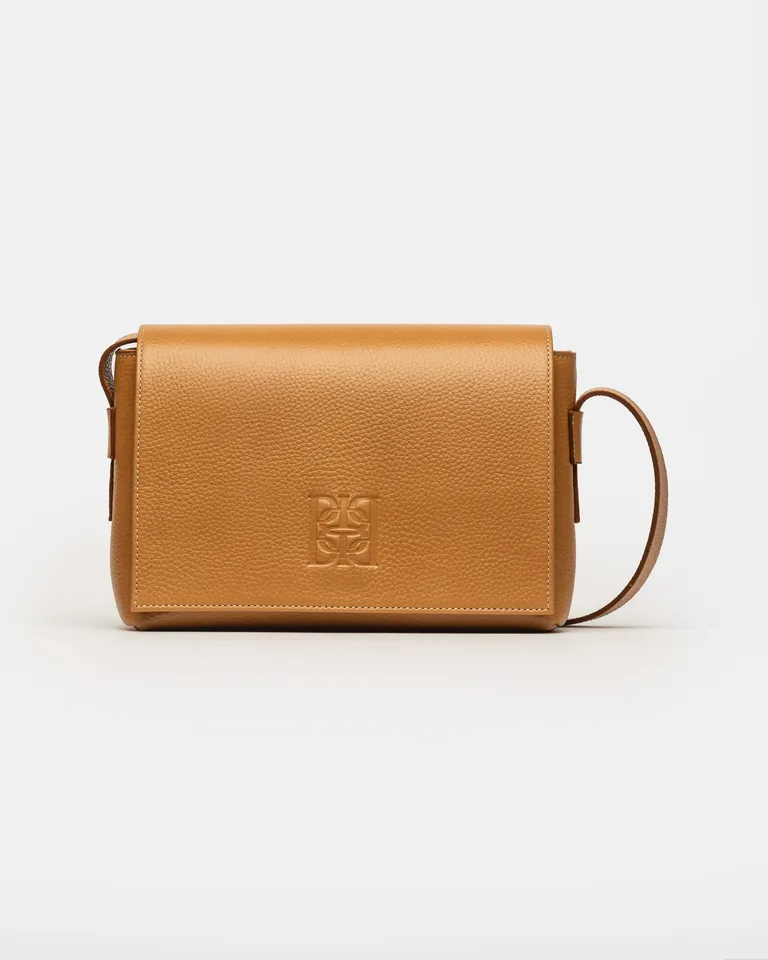 Bandolera Hana de Prüne: Un Accesorio Elegante y Versátil para tu Día a Día de Prüne en Bolsos y Carteras para argentina