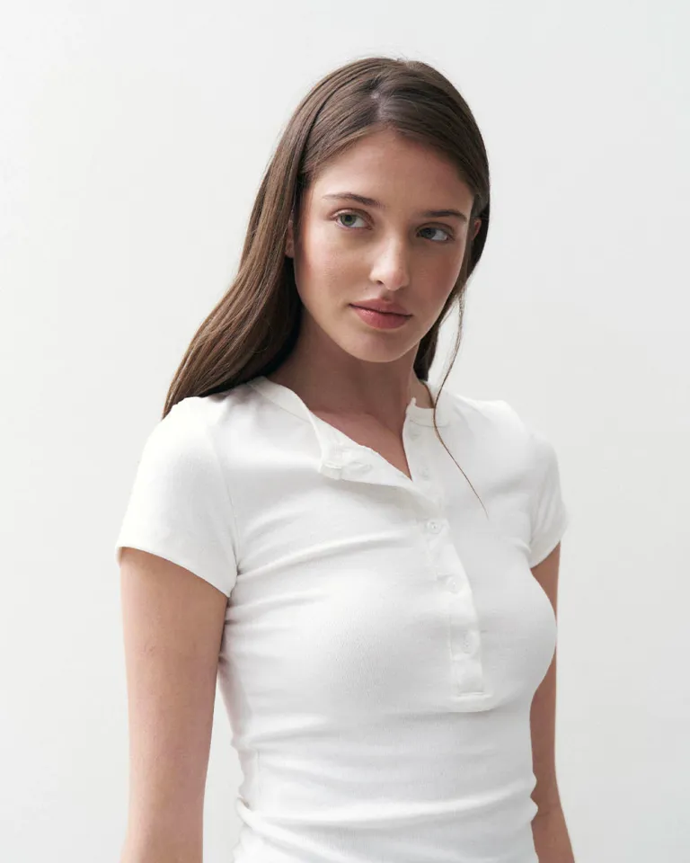 Top de botones en corte ajustado y escote en V para mujer de Sky en Tops para argentina