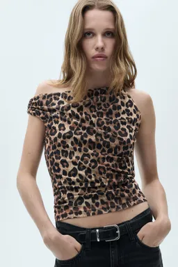 Top asimétrico leopardo de Mango en Tops para argentina