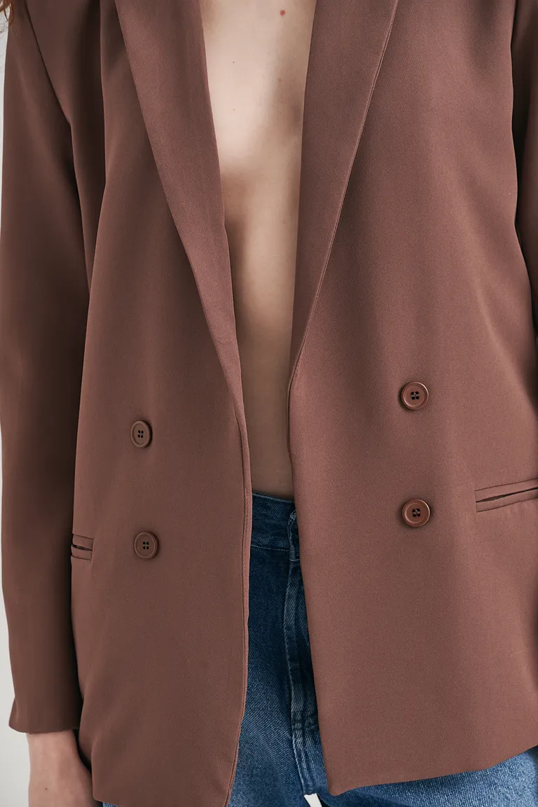 Blazer de corte clásico y estructura liviana para elevar cualquier outfit de Sweet en Blazers para argentina