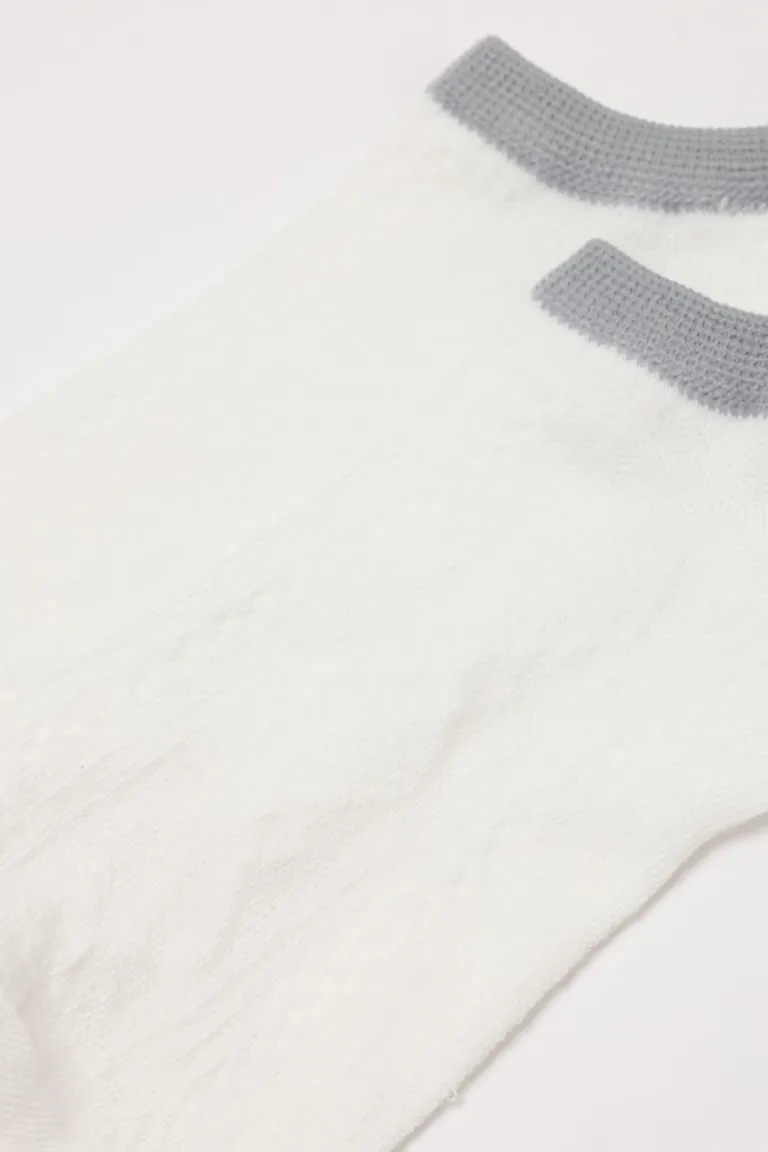 Media de Calce Invisible con Detalles Grises - Indumentaria Mujer de Portsaid en Ropa Interior y Medias para argentina