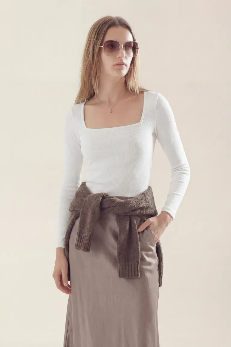 Remera de mangas largas con cuello cuadrado para mujer de Akiabara en Remeras para argentina