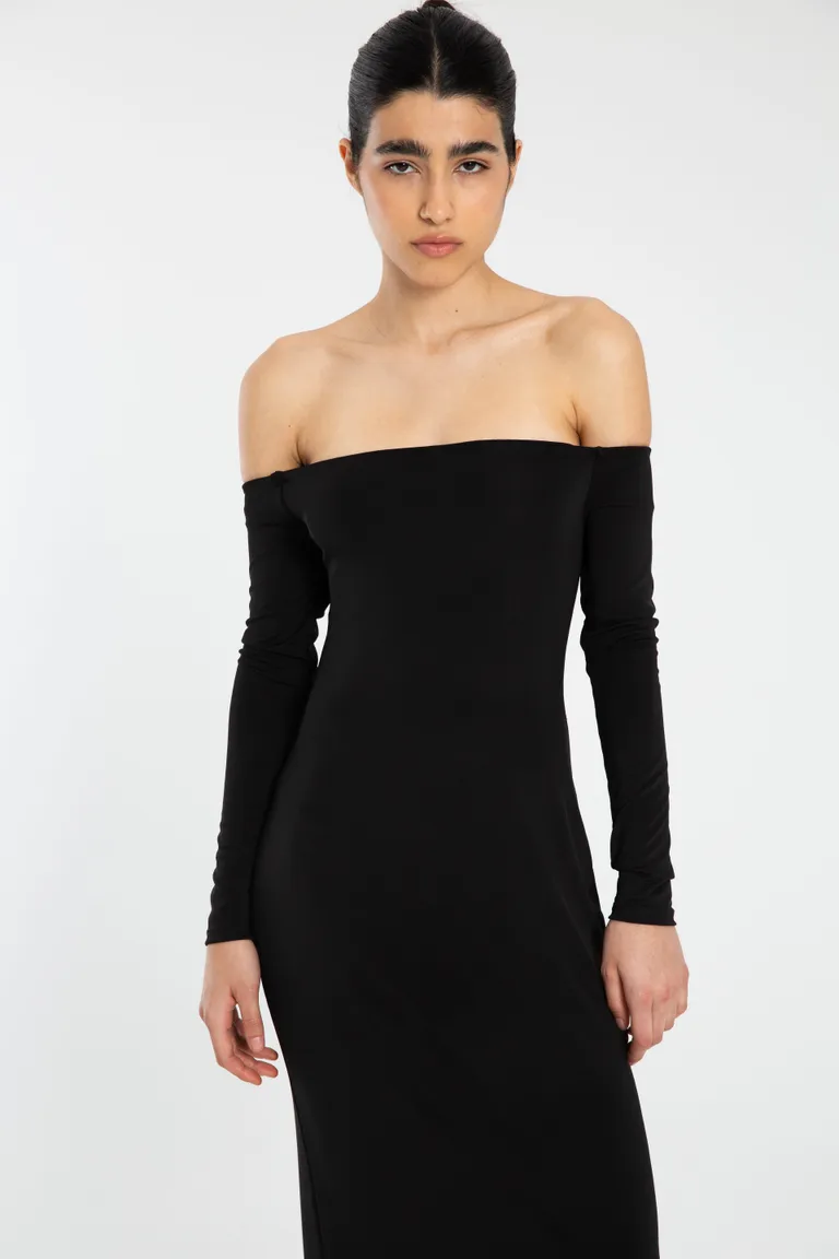 Vestido negro de punto, escote recto y manga larga con detalle de lazo en la espalda de Naíma en Vestidos para argentina